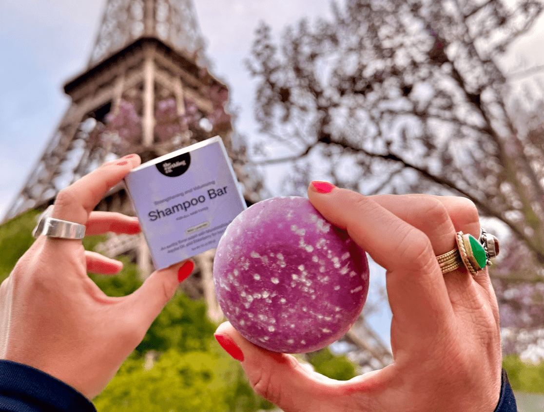 A Traveller’s Guide to Packing Light & Minimizing Waste